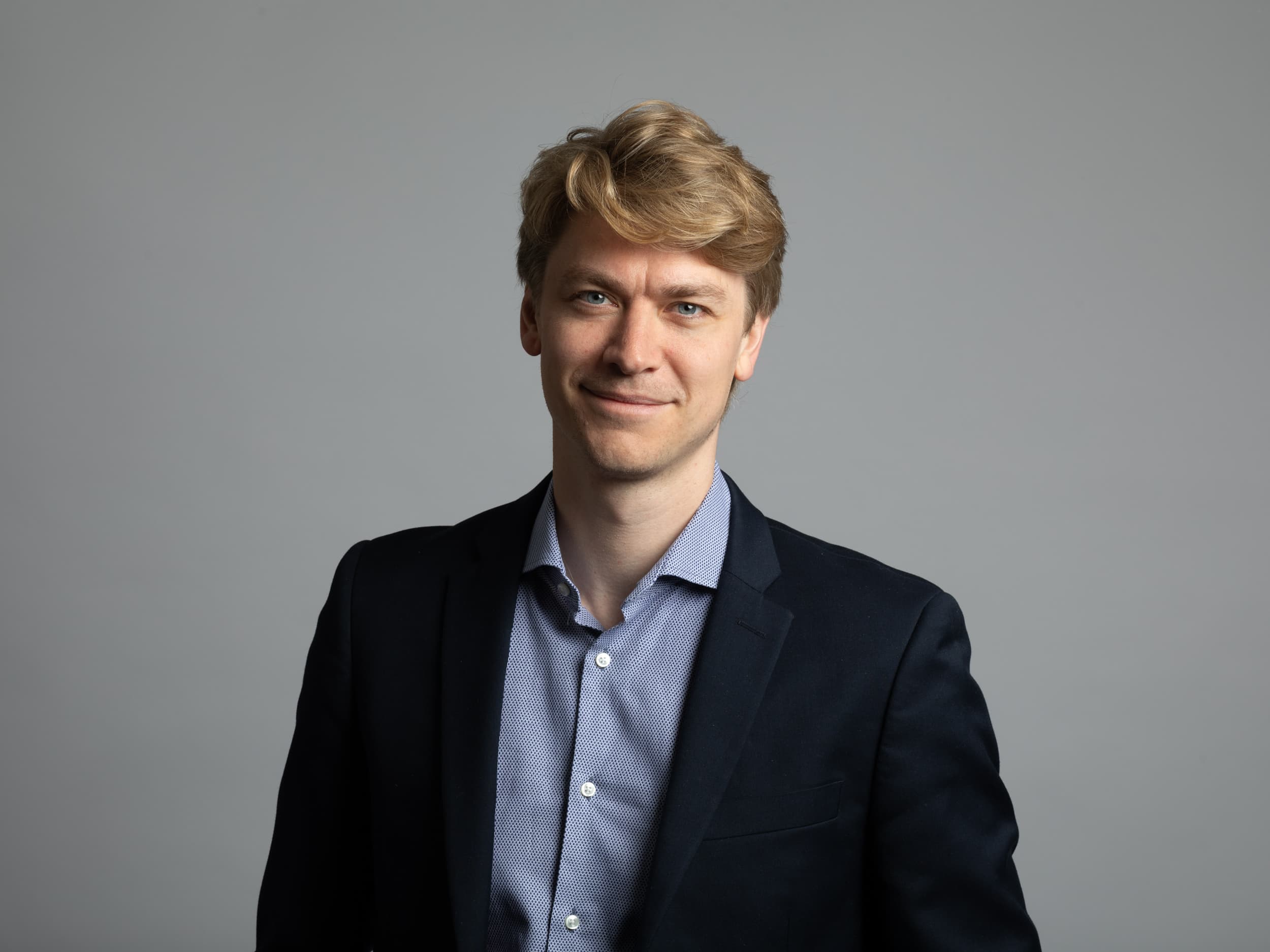 Dr. Jakob Mökander